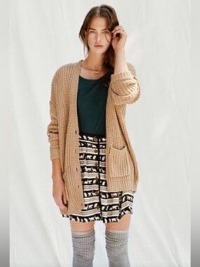 BDG Twist-Back Shaker Cardigan 🤎